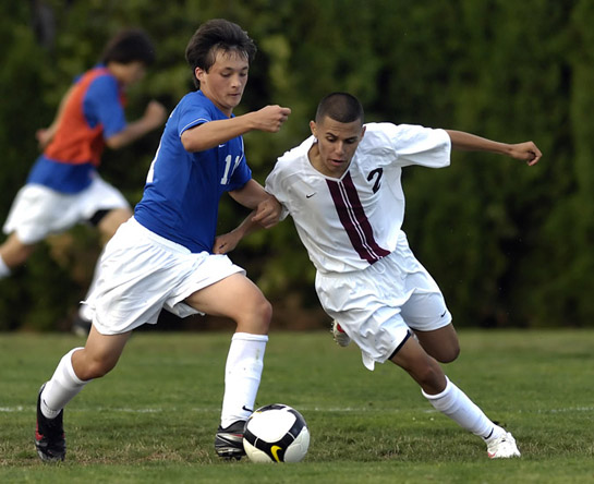 GHS_AHS_DSC9681b Ryan Murphay (left) of Aloha and Glencoe's Leo Gaona (right) battle for possession of the ball in midfield during the second half.