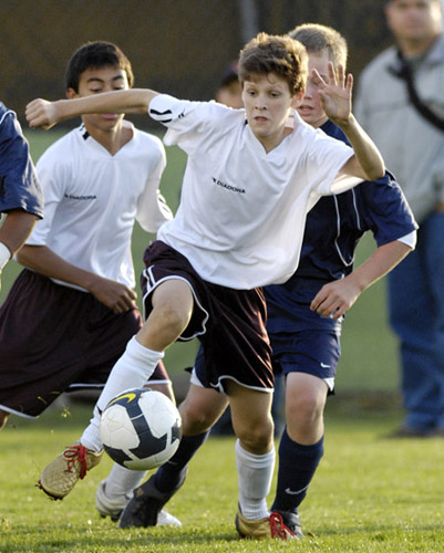GHS_LHS_DSC0970b Midfielder Jake Smith breaks free from Liberty defenders to advance the ball in midfield. Glencoe defeated the Falcons at home 1-0.
