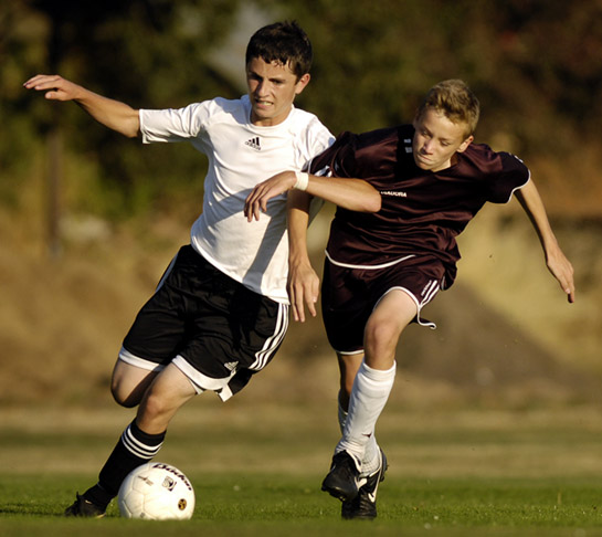 SHHS_GHS_DSC6182b Forward Malcolm Diller (right) locks arms with a St. Helens defender in an attempt to win possession of the ball during Glencoe's 2-0 away victory.