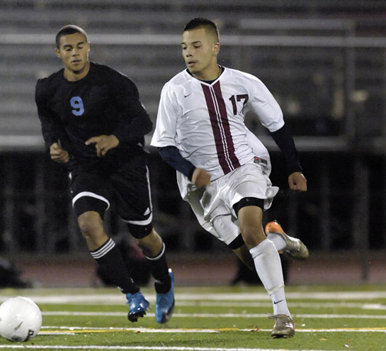 GHS_CHS_DSC3425b David Cazares of Glencoe sprints through midfield during a second half break.