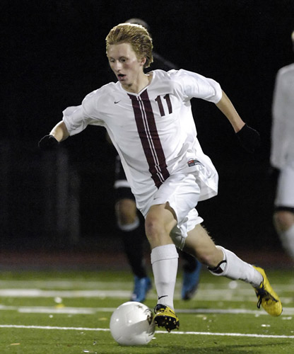 GHS_CHS_DSC3882b Zim Mayfield of Glencoe advances the ball through midfield as the Tide press late in the second half for a goal.